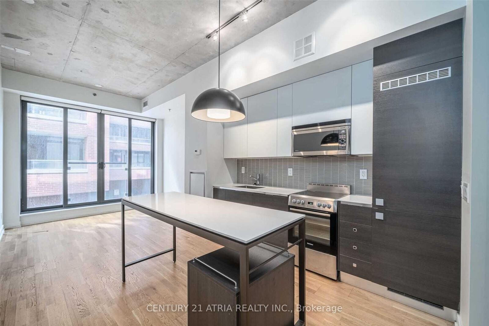 Photo de la propriété: 8 Dovercourt Road 208 ON M6J 0B6