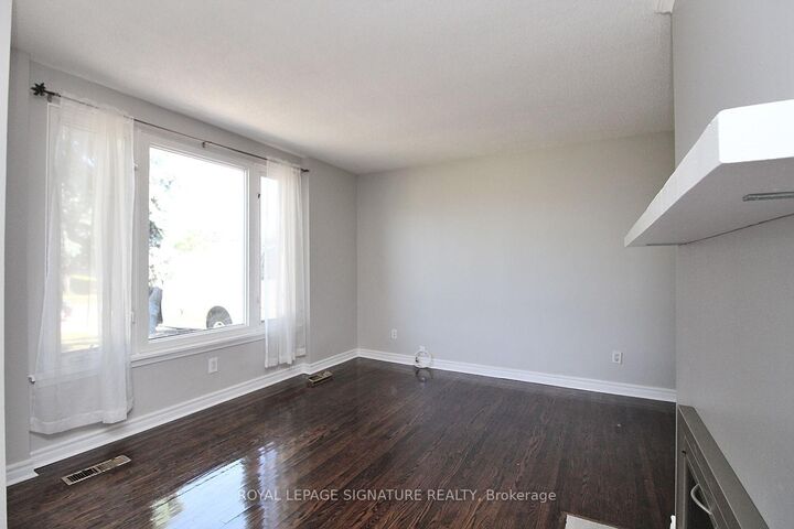 Photo de la propriété:  27 Cornwallis Drive  ON M1P 1H1 