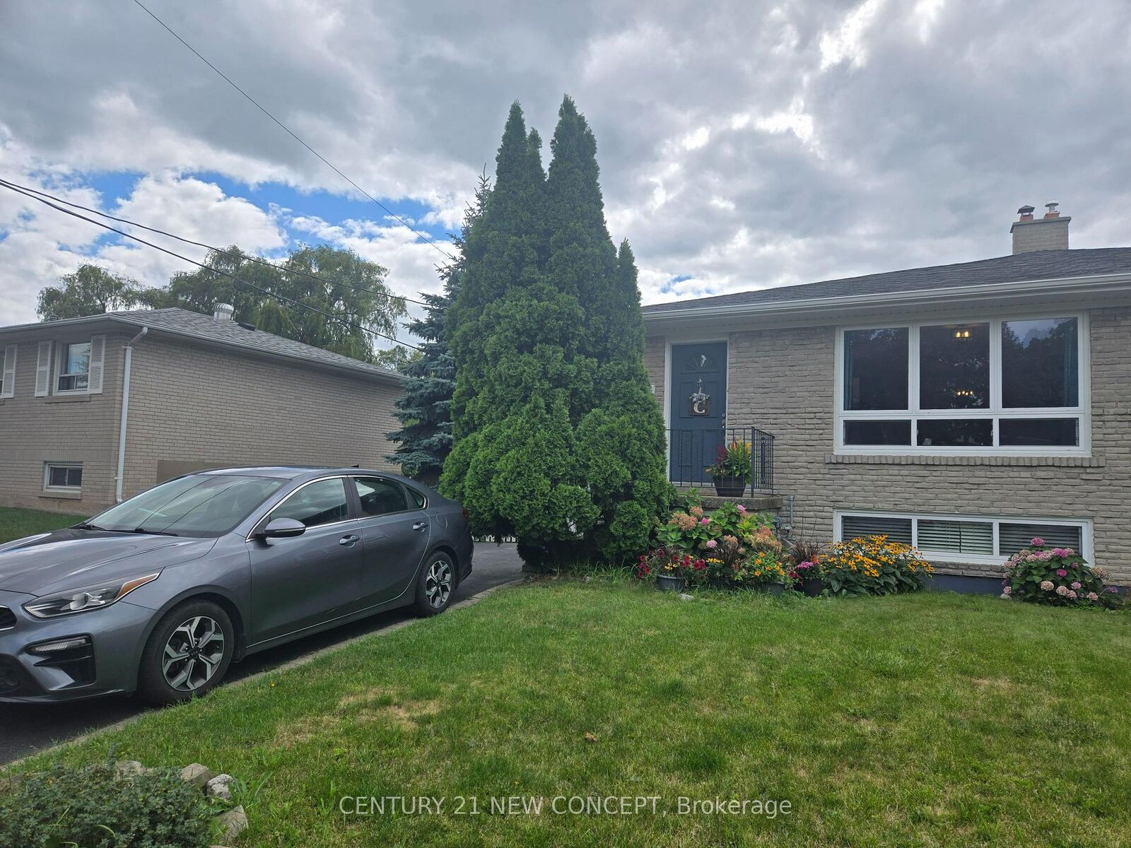 Property Photo: 412 Melores Drive ON L7L 4T8