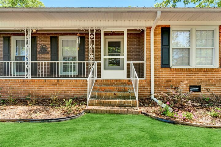 Property Photo: 302 Forest Lane SC 29627