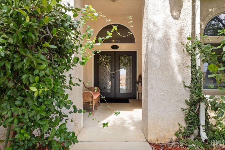 Property Photo:  5705 Valley Street  CA 93306 
