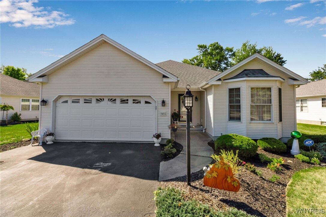 Property Photo:  5451 Carleton Lake Drive  NY 14094 