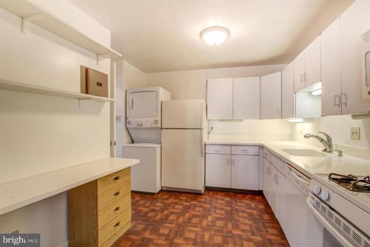 Property Photo: 4620 N Park Avenue 1611 E MD 20815
