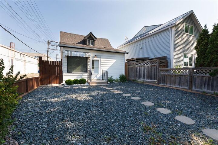 Property Photo: 189 Jefferson Avenue MB R2V 0M3