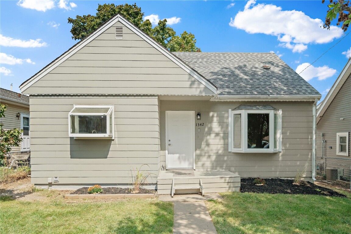 Property Photo:  1342 22nd Avenue SW  IA 52404 