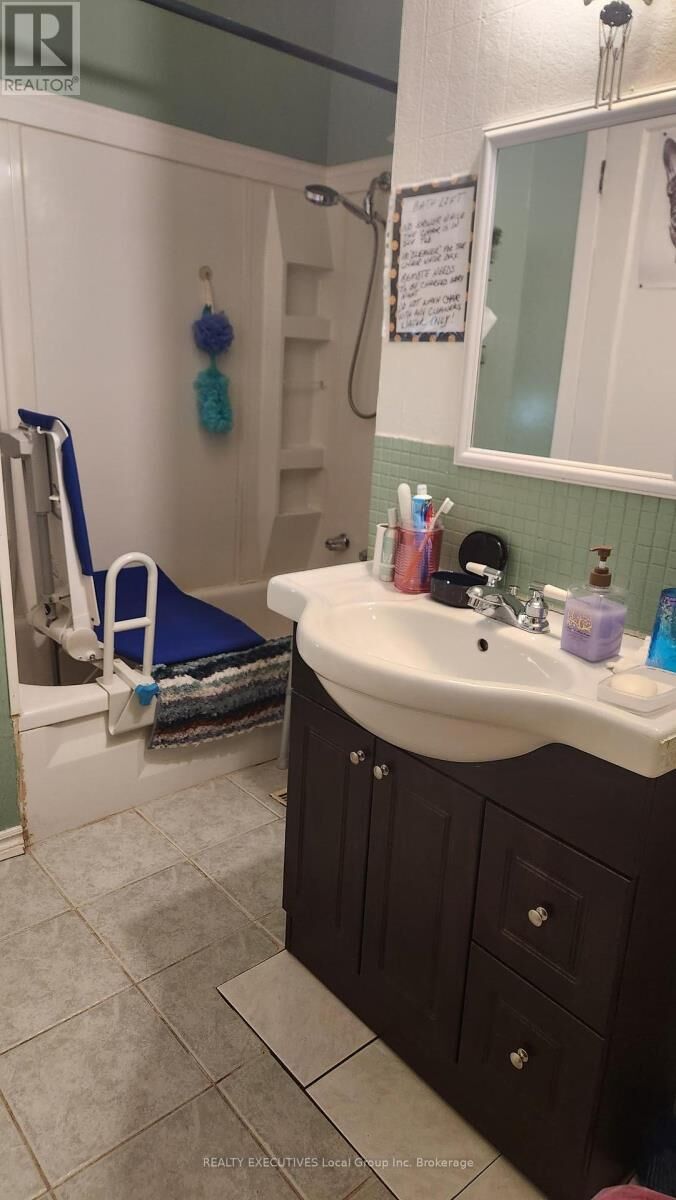 Property Photo: 1329 Cassells Street ON P1B 4C1