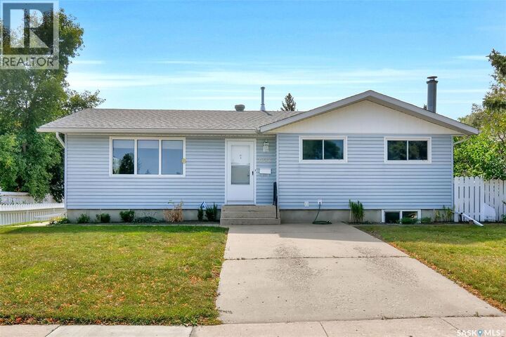 Property Photo: 2938 Eastview SK S7J 3H9