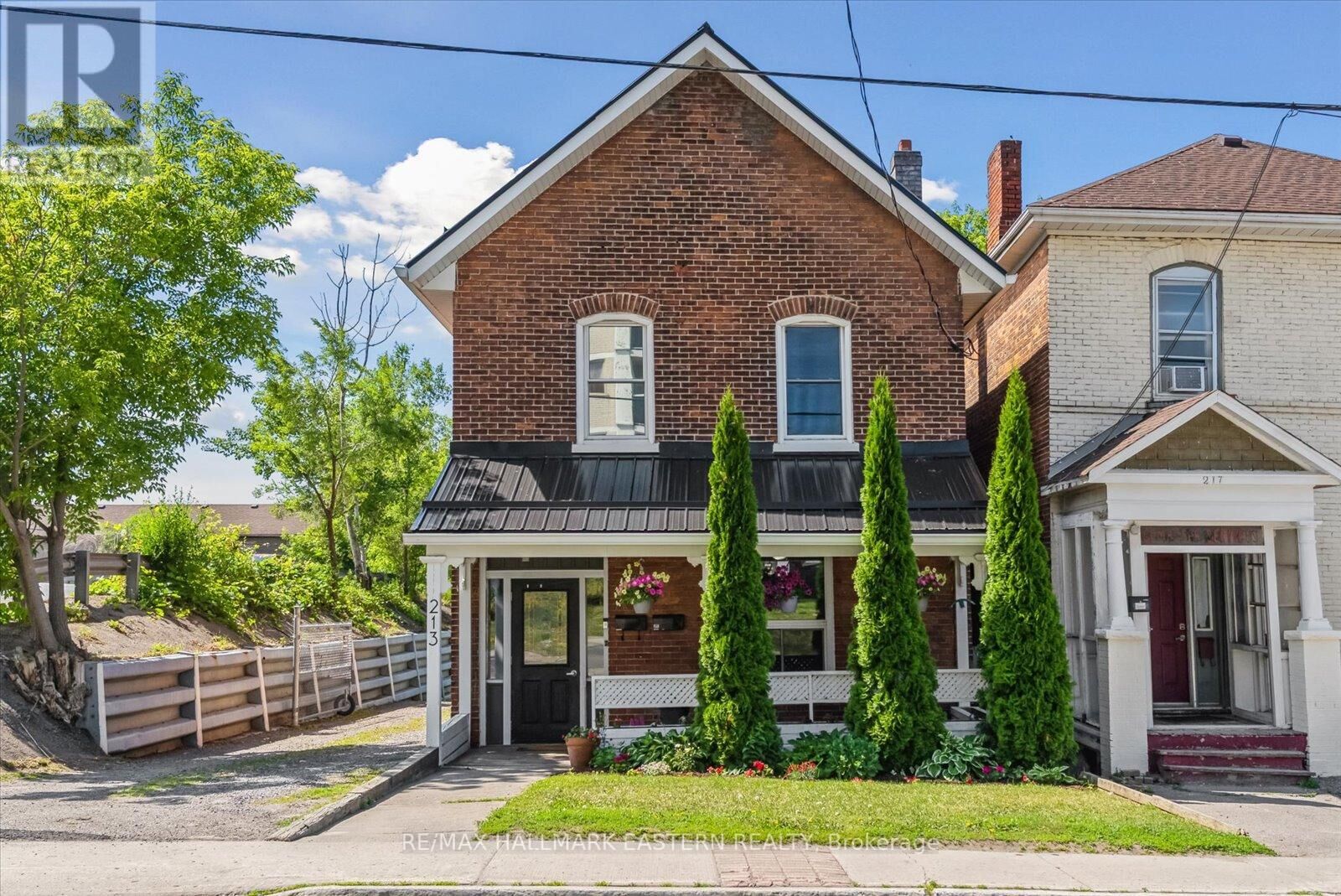 Property Photo:  213 Brock Street  ON K9H 2P6 