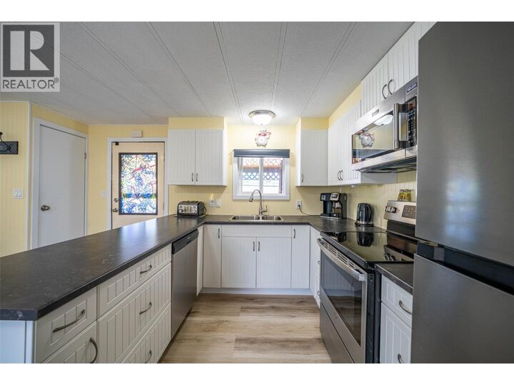 Property Photo:  3350 10 Avenue Northeast 116  BC V1E 4N9 