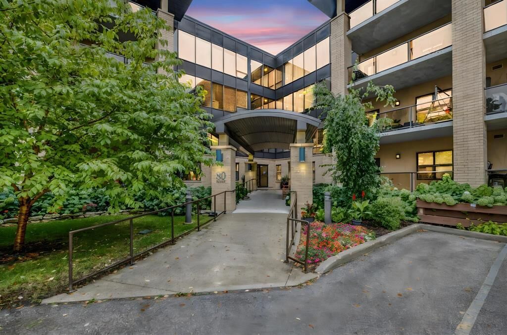 Property Photo:  80 Snow Street  MB R3T 0P8 
