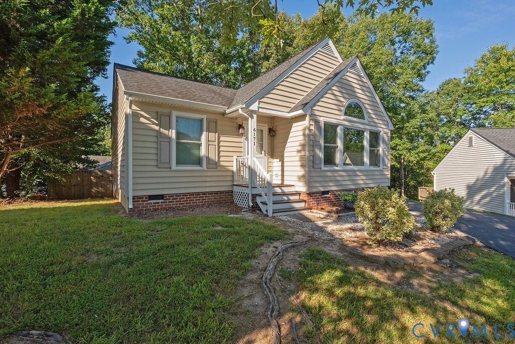 Property Photo: 6171 Retreat Hill Lane VA 23111