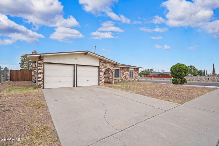 Property Photo:  