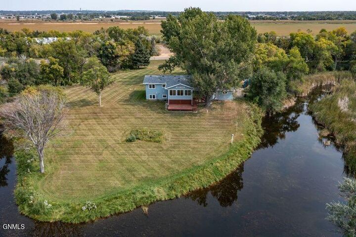 4325 Fort Lincoln Road  Mandan ND 58554 photo