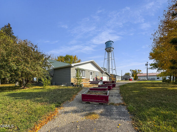 Property Photo:  208 Hickman Street  ND 58845