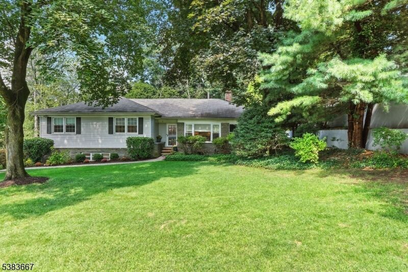 Property Photo:  15 Catalpa Rd  NJ 07960 