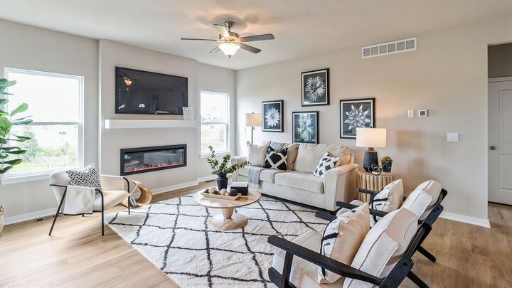 Property Photo:  101 8th Avenue NE  IA 50009 