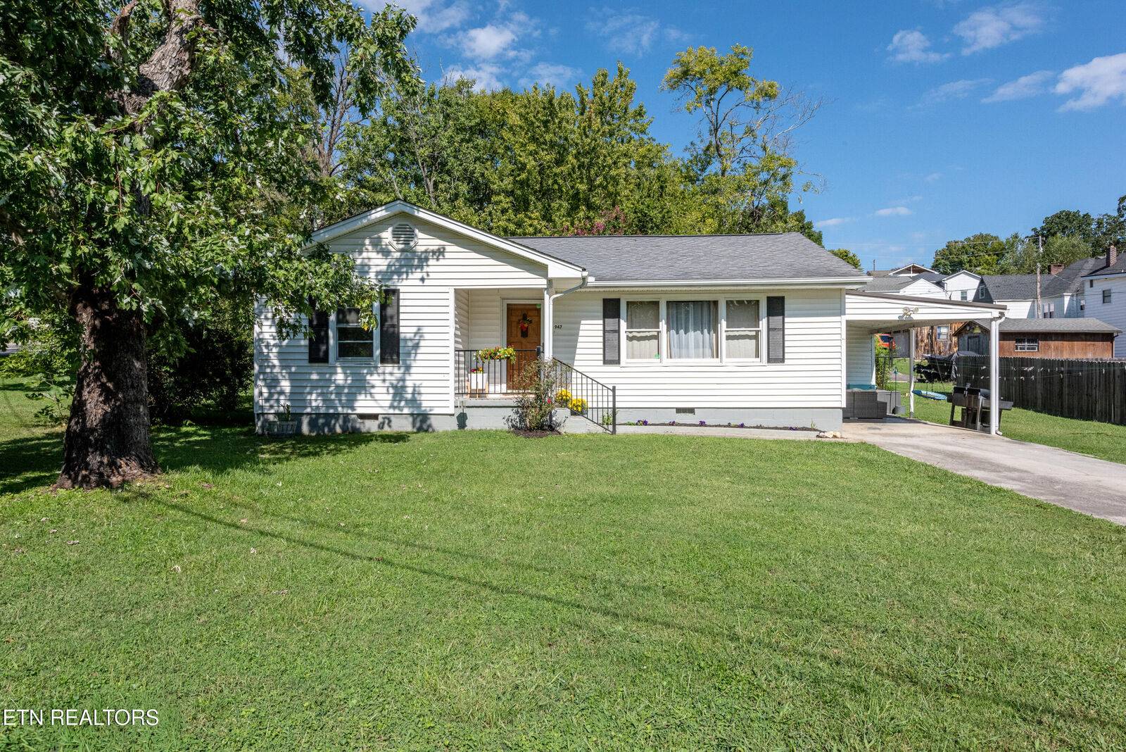 Property Photo:  947 Poplar St  TN 37701 