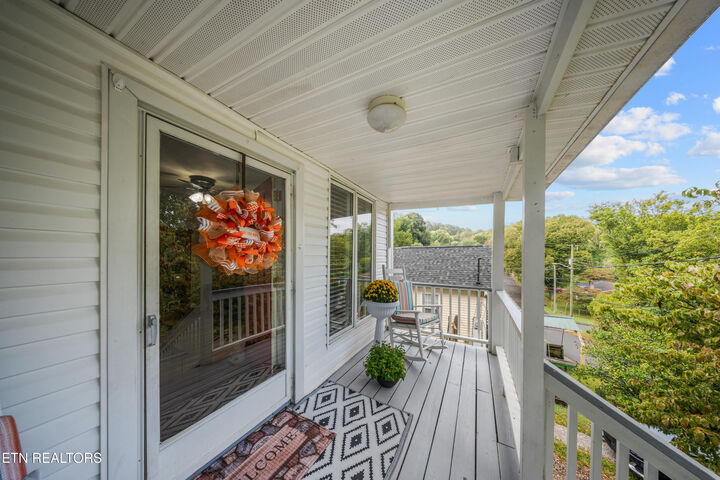 Property Photo: 1012 Kingland Ave TN 37920
