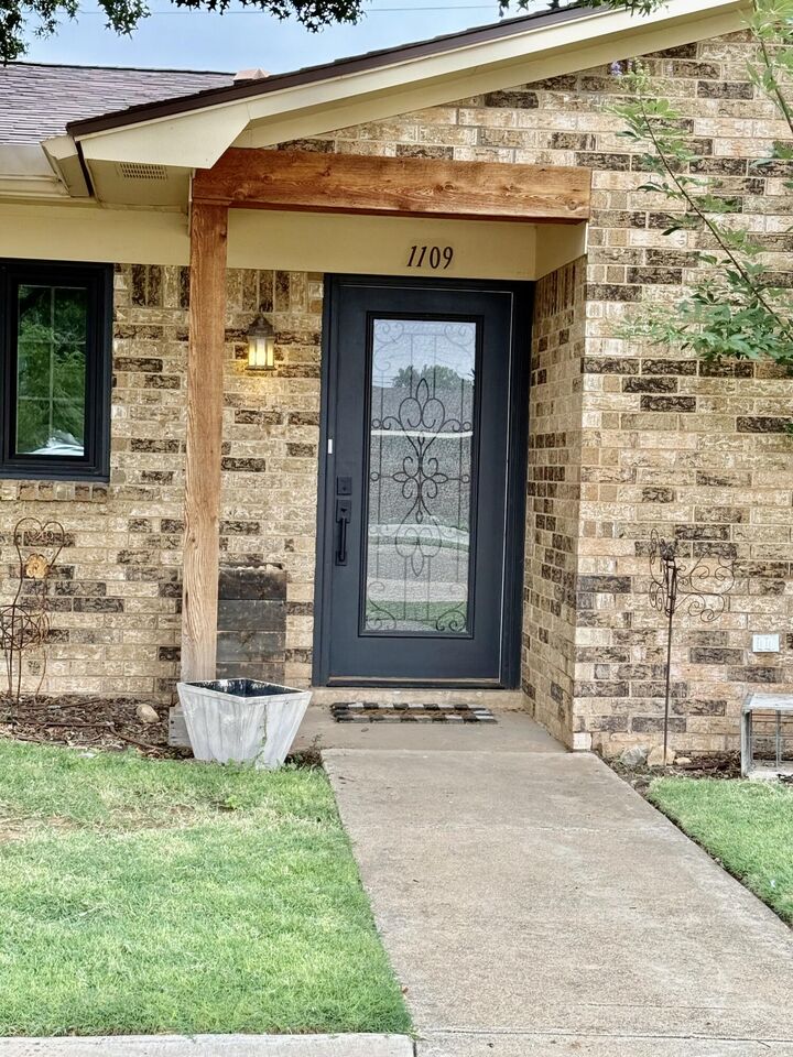 Property Photo: 1109 15th Street TX 79363
