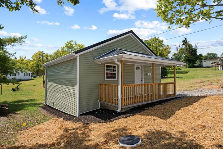 Property Photo:  404 Goddard Street  KY 40330 