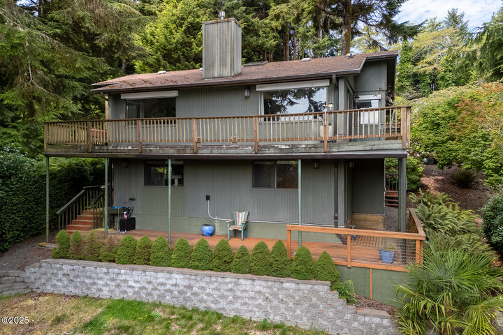 Property Photo: 2011 NE Devil'S Ridge Road OR 97367