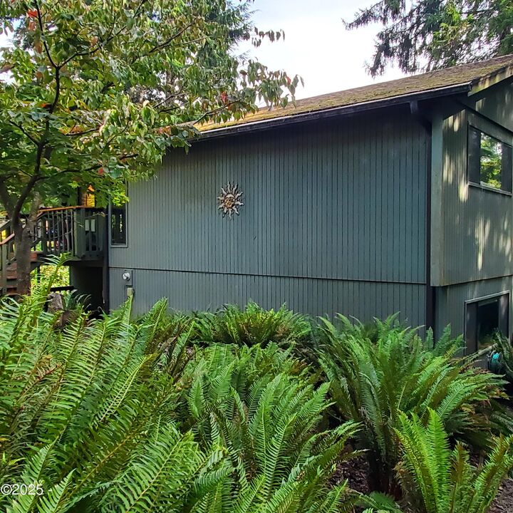 Property Photo:  2011 NE Devil's Ridge Road  OR 97367 