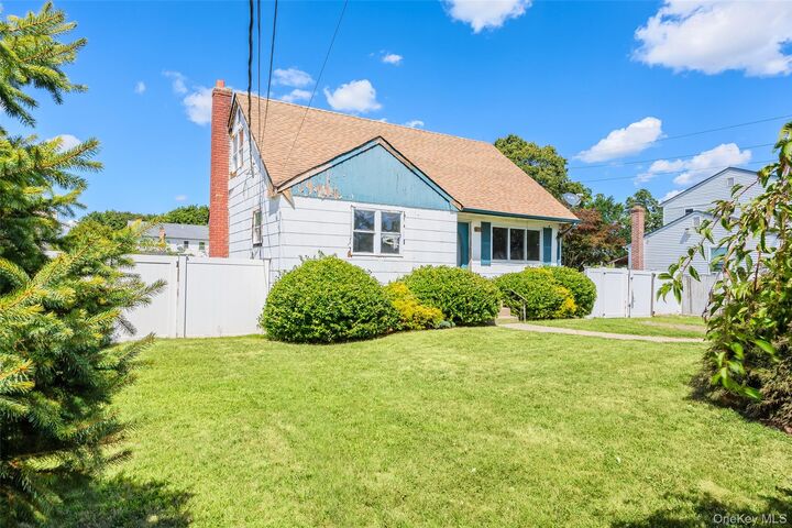 Property Photo:  7 Montgomery Street  NY 11717 