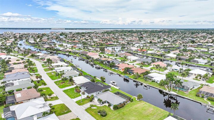 Property Photo:  820 Santa Margerita Lane  FL 33950 