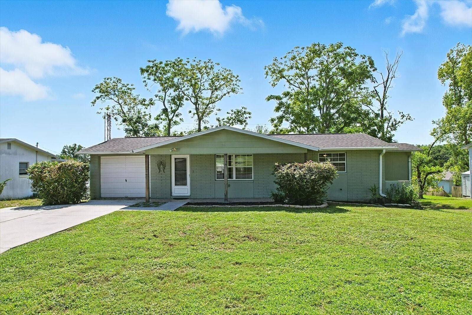 Property Photo: 99 S Lucille Street FL 34465