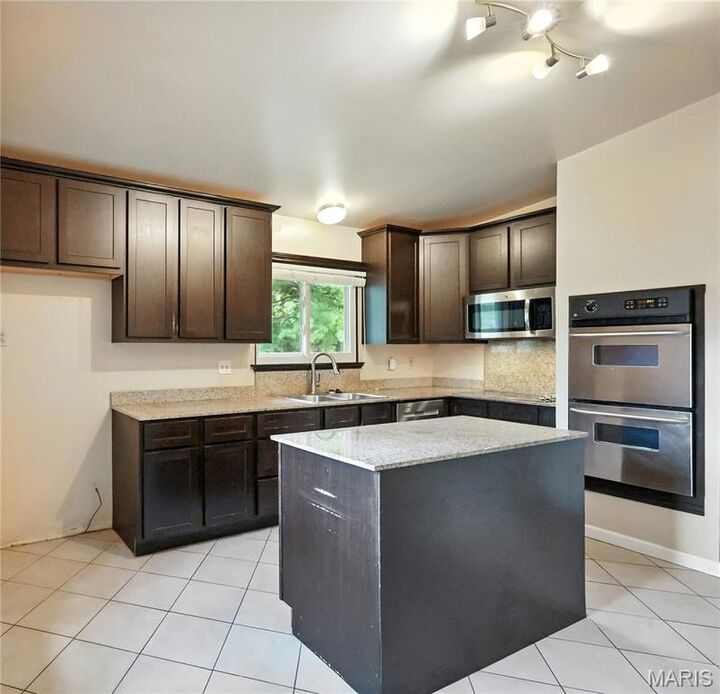 Property Photo: 1014 Fernway Lane MO 63141