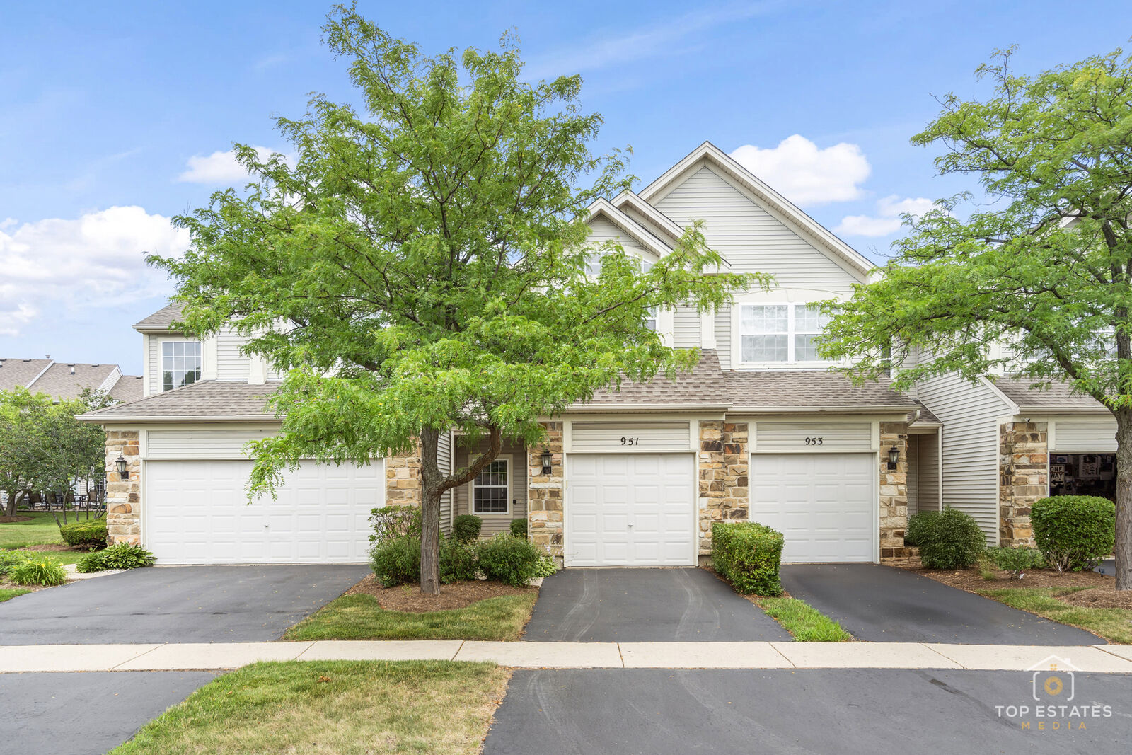 Property Photo: 951 Viewpoint Drive 951 IL 60156
