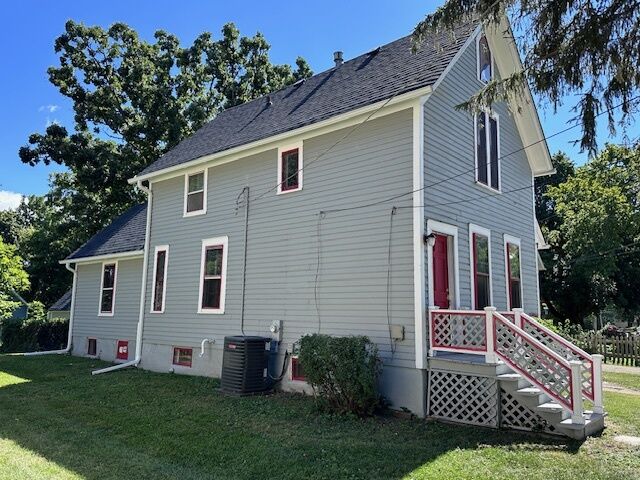 Property Photo:  431 N Crystal Street  IL 60123 