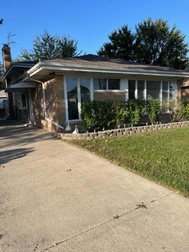 Property Photo: 3846 W Touhy Avenue IL 60712
