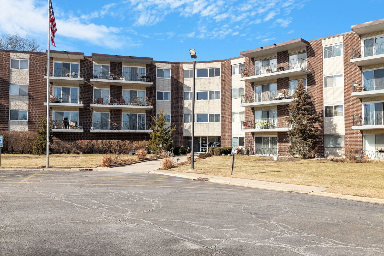 Property Photo:  5540 Walnut Avenue 11B  IL 60515