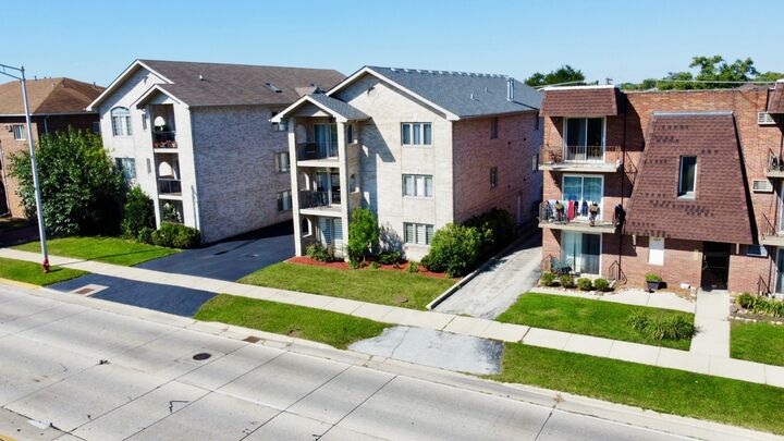 Property Photo: 10620 S Central Avenue 3A IL 60415