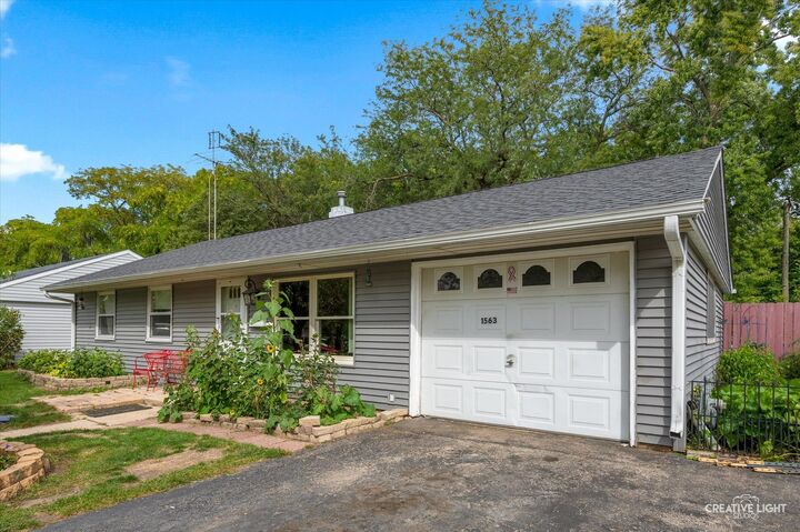 Property Photo: 1563 Cambridge Avenue IL 60506