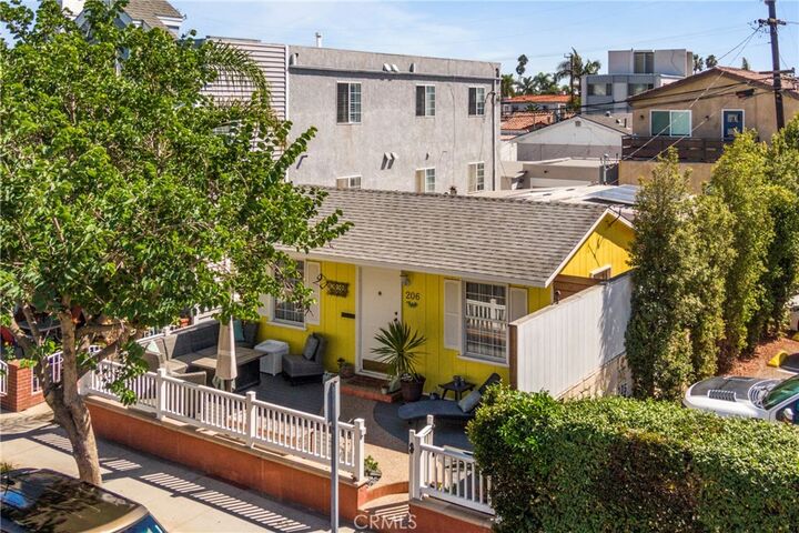 Property Photo:  206 Glendora Avenue  CA 90803 