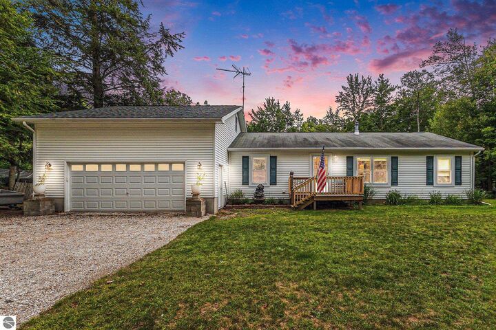 6551 W Sugar Grove  Ludington MI 49431 photo