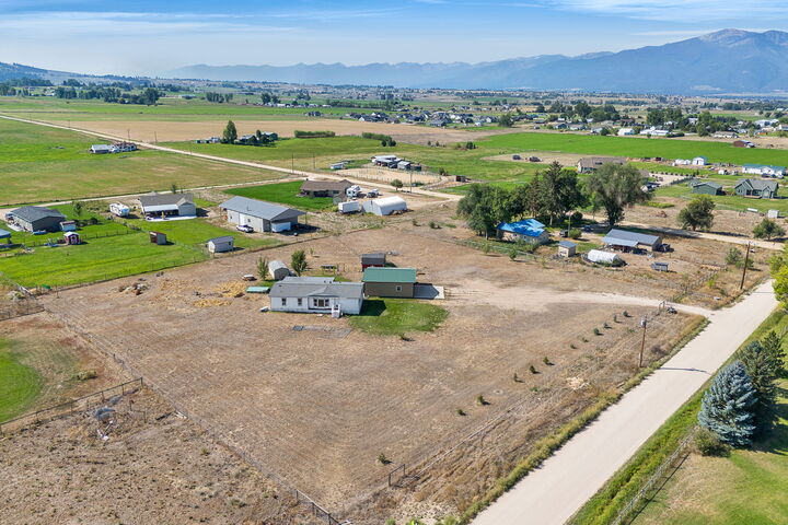 Property Photo:  1117 Hanlan Lane  MT 59870 