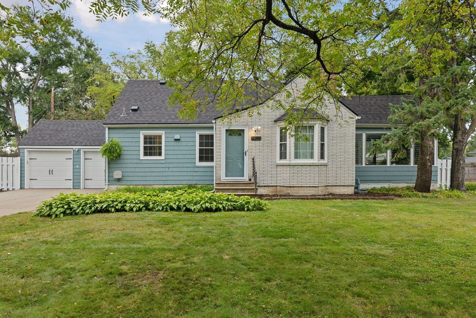 Property Photo:  1455 Louisiana Avenue S  MN 55426 