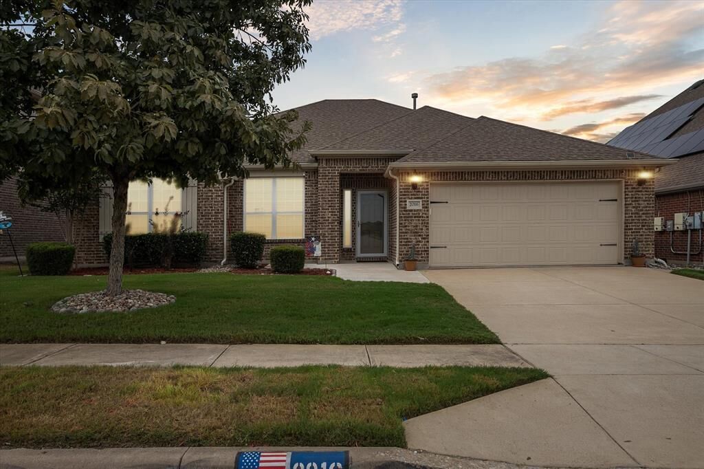 Property Photo: 2016 Speckle Drive TX 76131