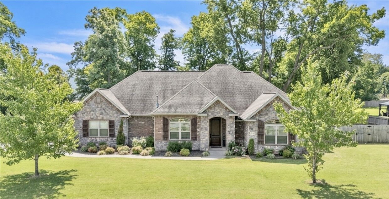 Property Photo: 467 Orchard Creek Drive AR 72730