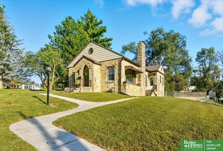 Property Photo:  1104 Avenue G  NE 68048 