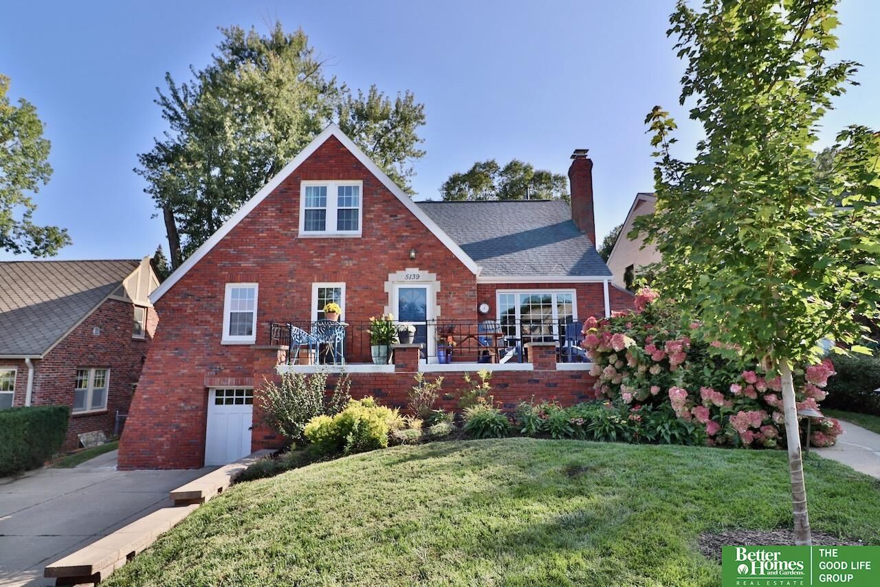 Property Photo:  5139 Parker Street  NE 68104 