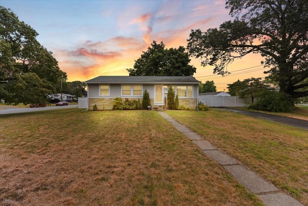 Property Photo:  65 Hoyt St  RI 02886 