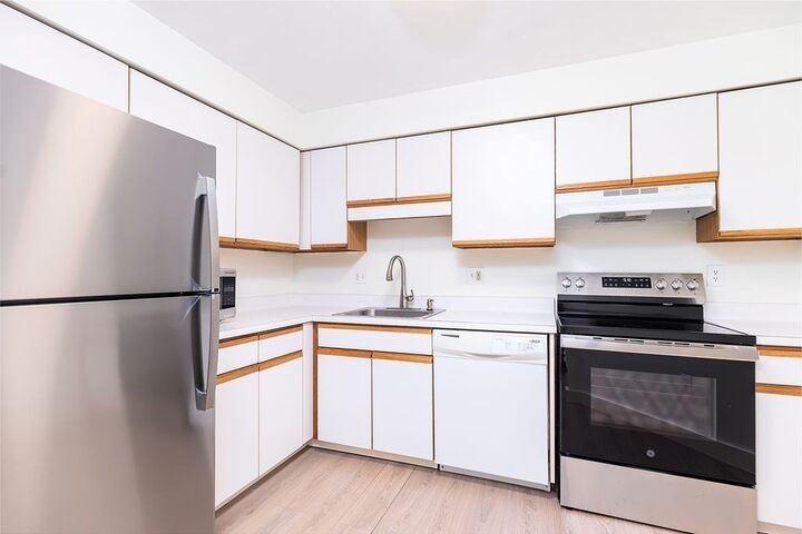 Property Photo: 22 Railroad St 202 MA 01810