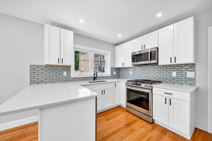 Property Photo:  6B Pinkham Pl 2  MA 01902 