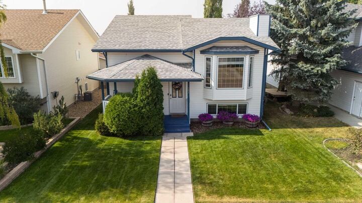 Property Photo:  105 Darling Crescent  AB T4R 2V8 