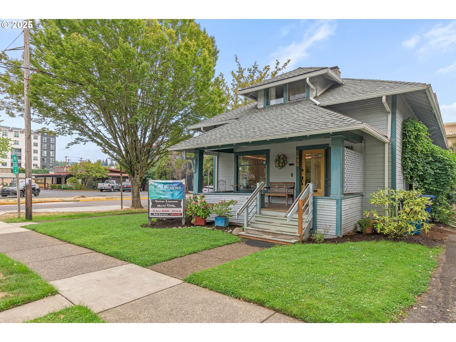 Property Photo:  1492 Pearl St  OR 97401 