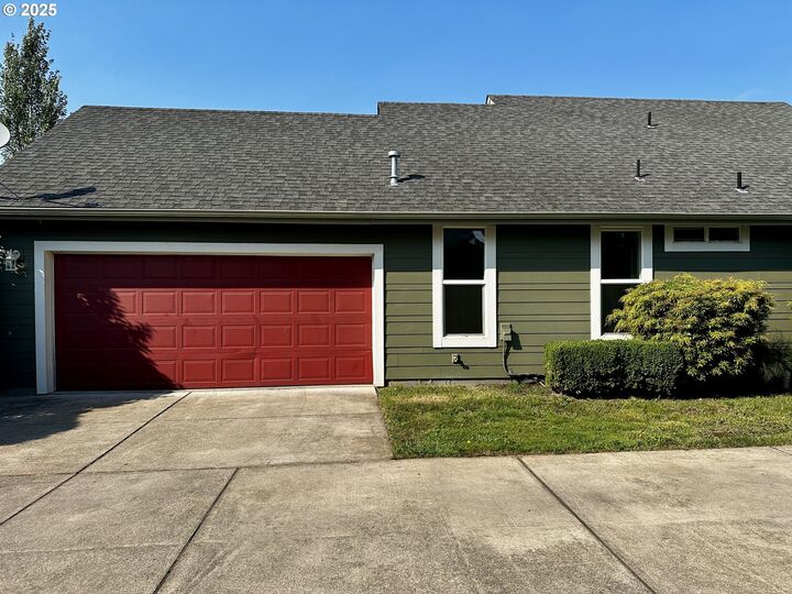 Property Photo: 1629 Riley Ln OR 97402